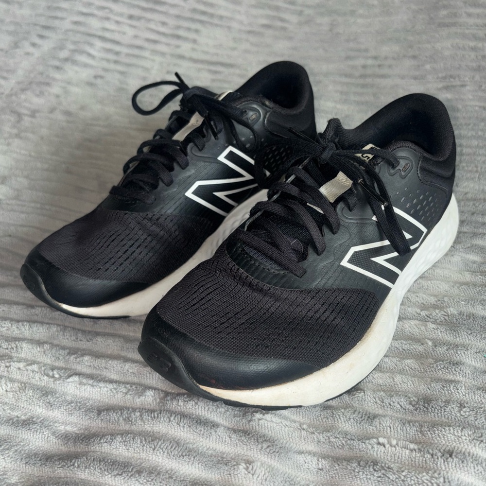 New Balance 520 Black and White Sneakers